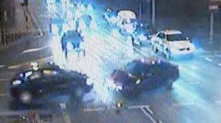 Nie dość, że pijany, nieletni i bez prawa jazdy, to jeszcze dobrze znany policji. Pewien 16-latek z Płocka zabrał matce samochód i wraz z paczką znajomych wybrał się na przejażdżkę. Efekt? Dwa rozbite samochody, zablokowana droga i wizyta w szpitalu.