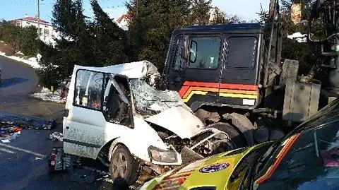 Podkarpacie. Bus zderzył się z tirem, dwie osoby nie żyją