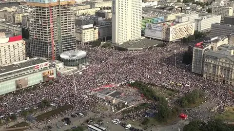 The city stood still at 5 pm sharp to mark the 75th anniversary of the Warsaw Uprising