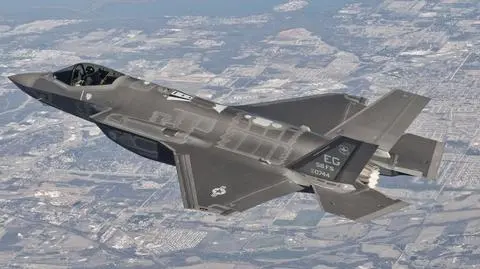 Nowa era dla USAF. Pierwszy seryjny F-35 w powietrzu