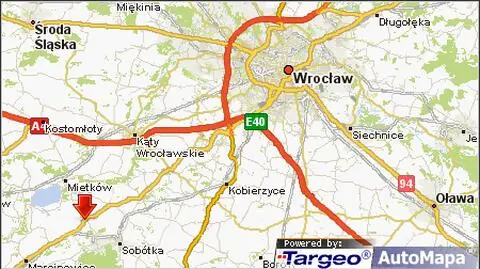 Ciężarówka zablokowała drogę na 10 godzin. Kierowca w szpitalu 