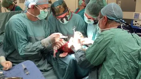 Wrocław: przeszczepili palec od stopy w miejsce kciuka