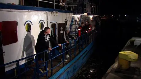 People who were aboard "Miętus II" ship were evacuated from the drowning vessel and safely returned home