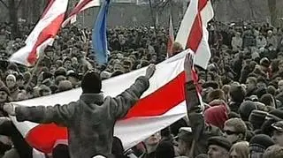 Na manifestacji skandowano: "Niech żyje Białoruś!" i "Wolność więźniom politycznym"