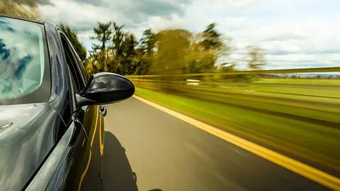 Autostradą pod prąd. "Skąd ci biedni ludzie mają mieć wyobraźnię?"