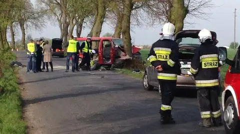 Wypadek busa. Zginęła jedna osoba, siedem jest rannych