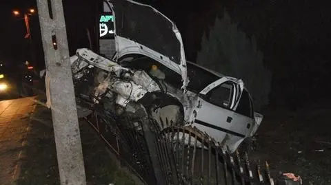 Pijany 20-latek dachował, wjechał w ogrodzenie. Zginął jego 21-letni kolega