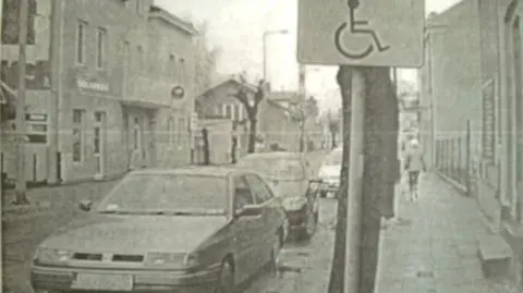 Wygrał w sądzie ze strażą miejską. Teraz chce ich wysłać do okulisty