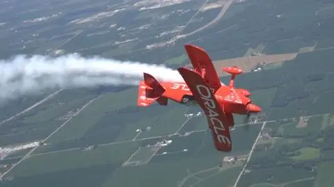 Ostatni pokaz. Słynny pilot akrobacyjny kończy karierę