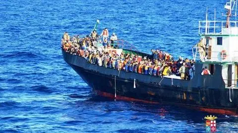 Włosi mają dość, zwijają Mare Nostrum. 
"Teraz Europa będzie patrolować granice"