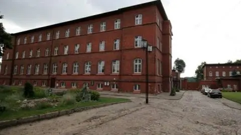 Chcieli uciec ze schroniska. 
Nauczyciel i strażnik w szpitalu