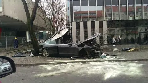Poznań: Wypadek na ul. Królowej Jadwigi. Kierowca nie przeżył