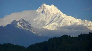 Kanczendzonga (8586 m n.p.m.) leży na granicy Nepalu i Indii