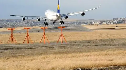 Samolot lądował "bokiem"