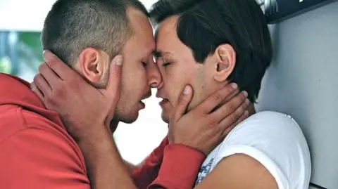 kadr z filmu "Płynące wieżowce"