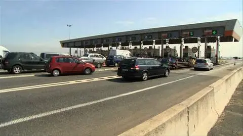 Sposób GDDKiA na autostradowy korek?
Kierowcy z viaAuto znów staną w kolejce 

