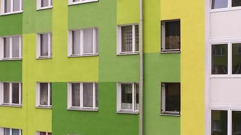 Czterolatka wypadła z drugiego piętra. Opiekun był pijany