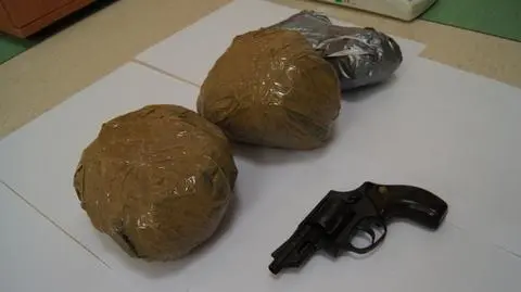 Zatrzymani handlarze narkotyków. Zabezpieczona broń
