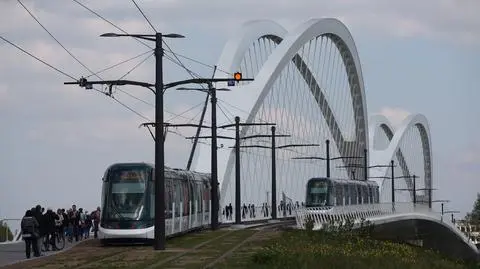 Tramwaj znów pojechał przez historyczny most na Renie 