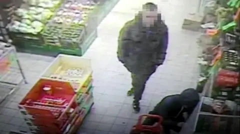Jędrzejów. Policjanci zatrzymali sześciu mężczyzn podejrzanych o kradzież