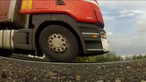 Ciężarówką na potrójnym gazie