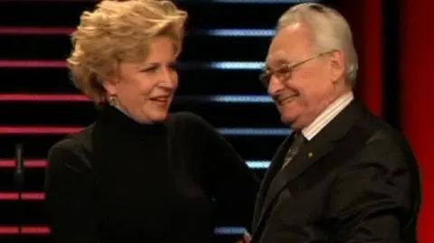Andrzej Wajda odbiera Europejską Nagrodę Filmową. Wraz z nim - Krystyna Janda
