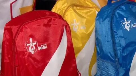 ŚDM. Zaprezentowano plecaki pielgrzyma. W nich m.in. chusta i ręcznik