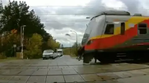 Łódź: rogatki się podniosły, potem przejechał pociąg