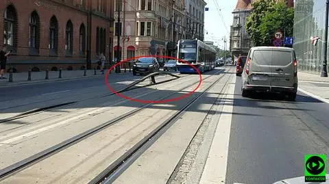 Bydgoszcz: na torowisku tramwajowym wygięła się szyna. Od upału