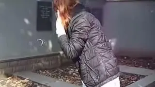 Nastolatka opluła nagrobki, a zajście nagrał jej kolega