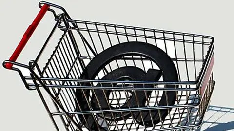 Na e-zakupach kartą nie zapłacimy. Przez KNF