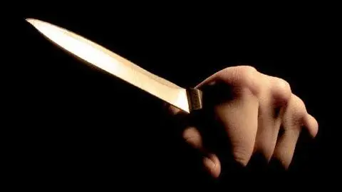 Nóż w plecach nauczyciela muzyki