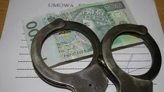  Cztery osoby zamieszane są w korupcję i zagarnięcie pieniędzy na szkodę wojska