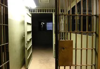 Gwałcił, molestował i zastraszał dziewczynkę