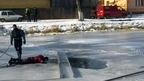 Weszli na zamarznięty zalew. Utonęli 20 metrów od brzegu