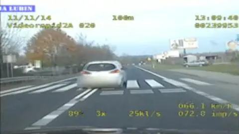 Na podwójnej ciągłej wyprzedził radiowóz. 21 punktów karnych dla pirata drogowego