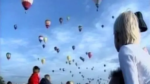 Dmuchany Lord Vader i latająca krowa