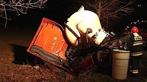 Porzucił auto i uciekł. Ciężarówka nie wyhamowała