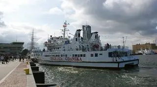 Podobny tramwaj wodny kursuje z Trójmiasta na Hel