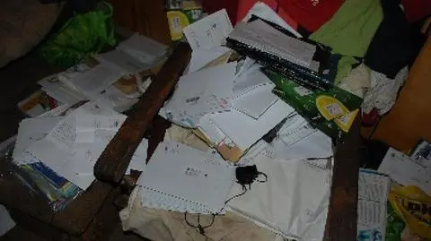 Legnica: setki niedostarczonych listów w mieszkaniu