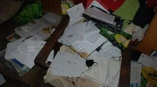 Niedoręczone przesyłki w jednym z legnickich mieszkań