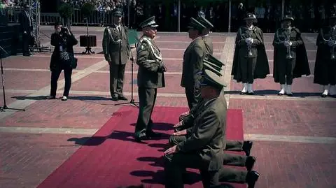 W niecałe 1,5 roku od kapitana na emeryturze do generała?