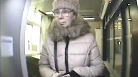 Kobieta jest poszukiwana przez policję