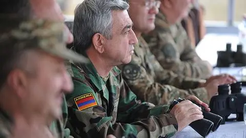 Serż Sarkisjan rządził Armenią przez dziesięć lat (nagranie archiwalne: spotkanie z premierem Rosji Dmitrijem Midwiediewem) 