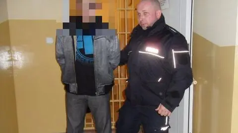 Legnica. Podbiegał, psikał gazem i wyrywał torebki