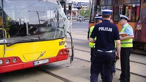 Tramwaj zderzył się z autobusem