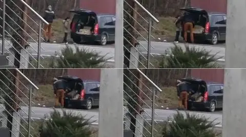 Na filmie widać, jak dziecko wsiada do bagażnika