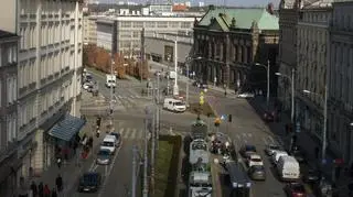 Sygnalizacja na tym skrzyżowaniu tylko spowalnia ruch - wynika z badań ZDM