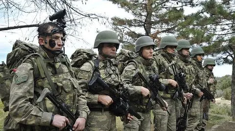 Turcy zostawiają sobie 
możliwość interwencji w Syrii