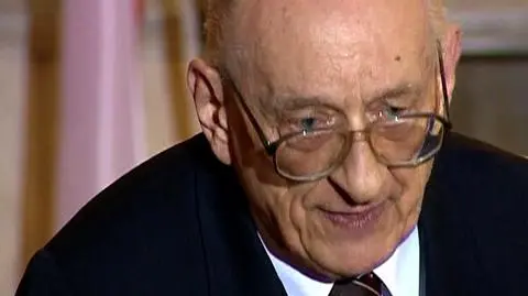 Bartoszewski: "widomy znak" nie wystarczy